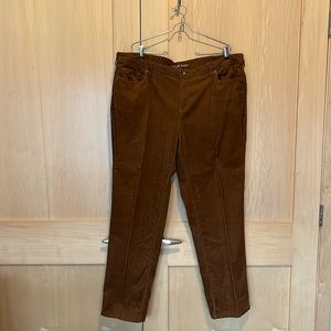 Lands’ End lightweight mid rise straight corduroys 20W